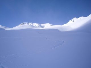discesa fantastica sui dossi ripidi sopra l'alpe....la mia traccia è l'unica...