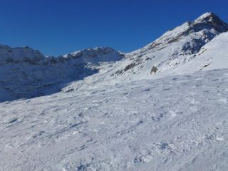 al centro punta pian di spigo con a dx il colle della forca e il tovo