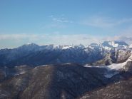 Al centro il Testa Cavagna e alla sua destra il Colle Ranghetto. Dietro a sx il Barone e a dx il Bo' Biellese e la cresta Talamone-Ruscaa