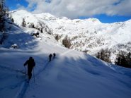 risalita al Crest, sullo sfondo il Col Gragliasca