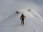 la lunga cresta che porta alla cima