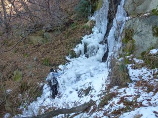 ostacolo ghiacciato sul percorso