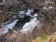 In basso il ponte sul Soana e la strada in pietra che sale a Frailino