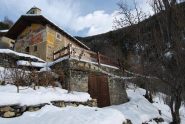 La chiesetta di Charvaz, in atmosfera himalayana