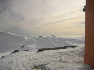 La Corsica con le montagne imbiancate vista dal rifugio.