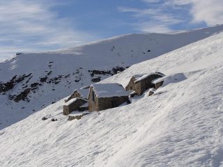 vicino alle baite alla base del plateau