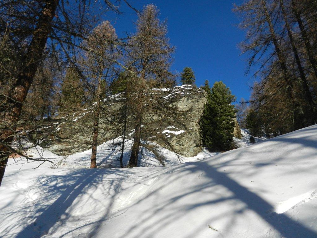 Il curioso cucuzzolo della cima appare appena entrati nel vallocnello finale