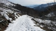 Stradina ancora innevata...