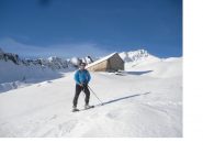 Ale..e dietro di lui s'intravvede la caratteristica baita dell'Alpe Geccio..