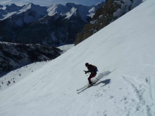 Alla ricerca della neve trasformata su pendii ben soleggiati