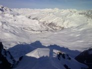Guardando il vallone di salita si scorge sullo sfondo il Pic du Lac Blanc  