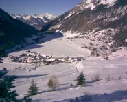 Il paese e il grande prato