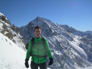 Io al passo Bravaria con Maladecia sullo sfondo.