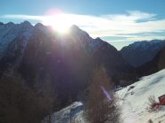 Il sole sbuca dal Poncione di Alnasca, cima e parete simbolo della Verzasca