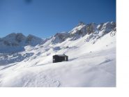 Il Biv.Cavarero,,chiude lo sfondo il Bric di Conoia..