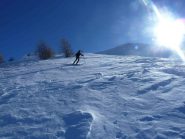 Prime curve su neve ventata