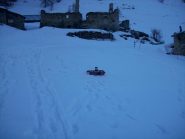 La palina segnavia accanto al Rifugio Troncea