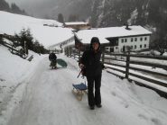 alla partenza con poca neve e ghiaccio