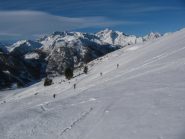 Nella parte intermedia si aprono pendii molto ampi