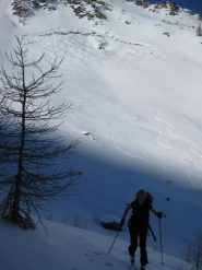 in salita con una grossa crepa alle spale
