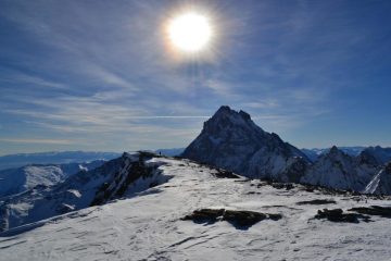 l'ampia vetta del Meidassa col Monviso sullo sfondo