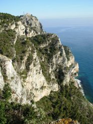 Dal contrafforte bianco, sguardo indietro verso il Semaforo