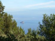 Isola di Bergeggi dallo sterrato prima del Semaforo