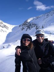 Giovanni e Lauretta  sotto il colle Pillonet  festeggiano il compleanno  di Lei,sembrano in viaggio di nozze....