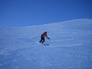 i pendii, esposti a sud est, sotto la cima