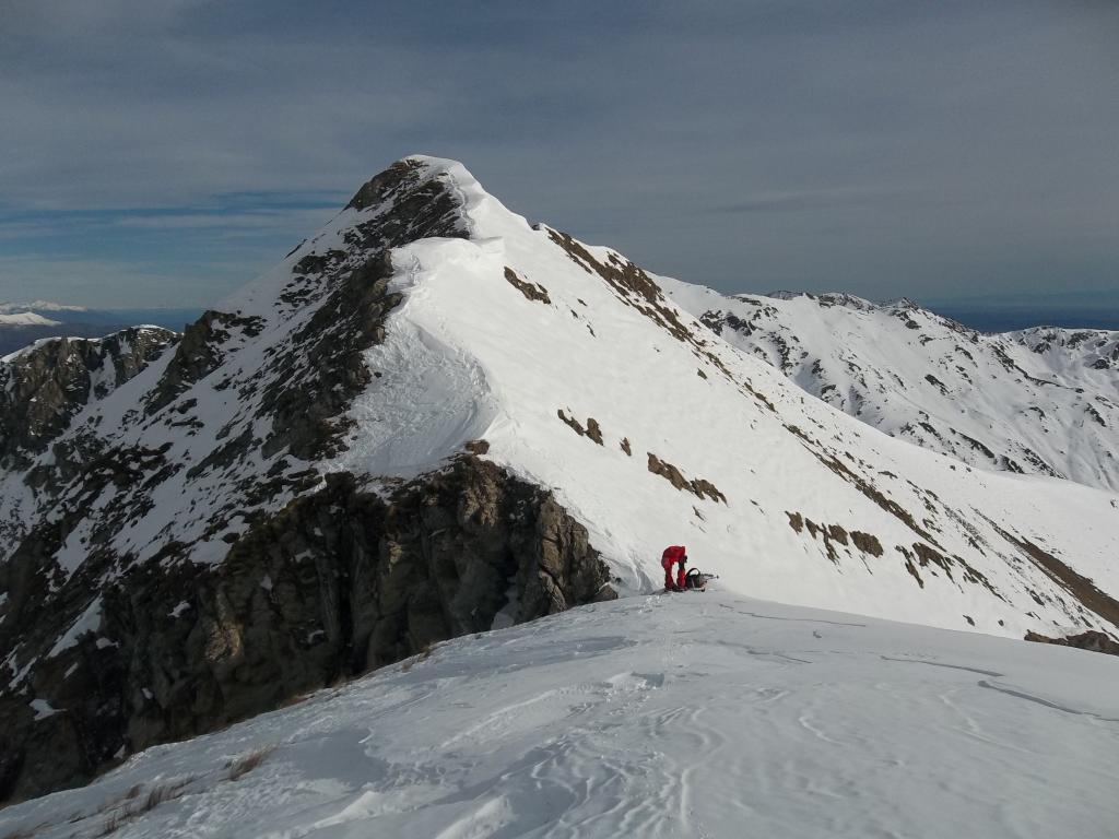 La nostra traccia, superata la prima elevazione della cresta