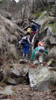 salendo le scalette del canalino