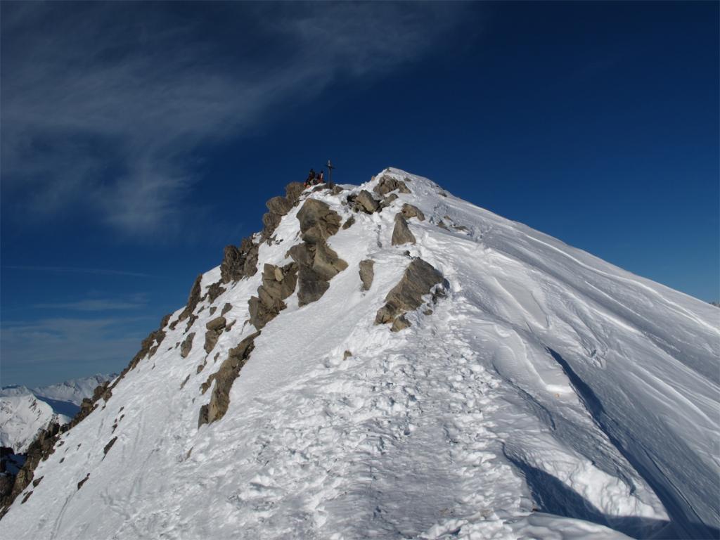 La facile cresta per la vetta