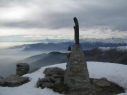 La Madonnina del Soglio e Monviso sullo sfondo
