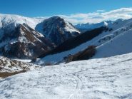 salendo, a dx i bei pendii di discesa