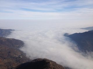 mare di nubi nella vallata