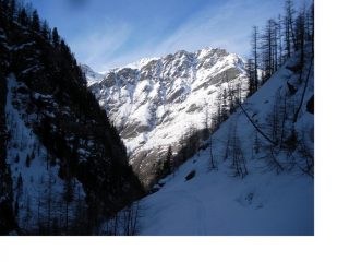 All'imbocco la Valfredda e' una gola..