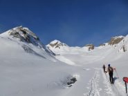 Sullo sfondo Punta Valrossa e Punta Elgio, al centro il passo Est di Valrossa