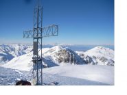 La croce di Vetta ..con veduta sul Seirasso al centro e il Mondole' a dx