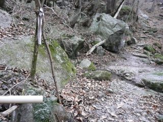 La fonte vicino al bivio per Biolla a metà mulattiera