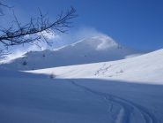 il valloncello di discesa; sullo sfondo le Grand Meyret