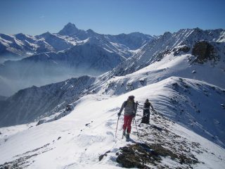 sullo sfondo; il Monviso e il Viso Mozzo