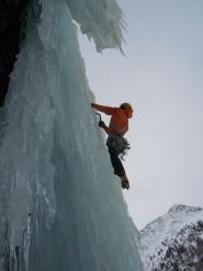 Ema impegnato sulla candela