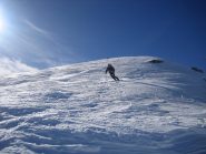 neve ventata e portante sotto la cima