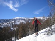la cima Missun sullo sfondo a sinistra