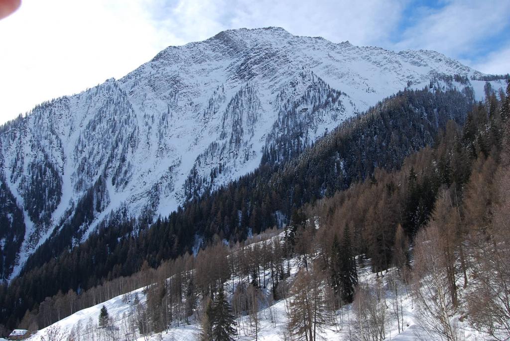 Il lato meno noto del Crammont, visto dagli alpeggi di Arpettaz
