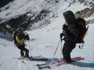  sotto la vetta  Pietro precede Raffa Vitto e Taia 