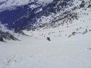 discesa infinita su neve ancora molto dura