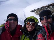 autoscatto di gruppo dopo la discesa alle baite,si noti la soddisfazione per la bella sciata...