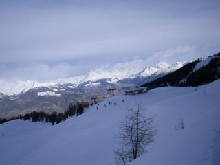 sopra la seggiovia inizia la traccia...il tempo non è promettente,la visibilità è scarsa...