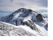 Si prosegue in cresta verso la Cima delle Serre..ma quella che si vede e' ancora la Cialmassa